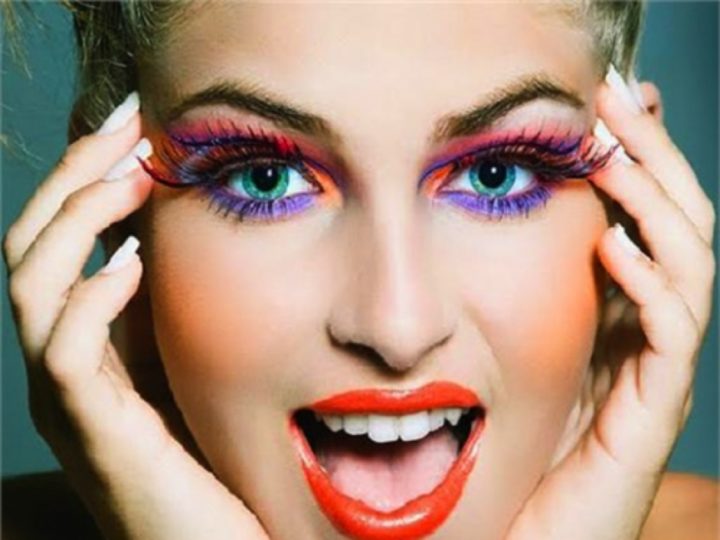 Professores da La’Femme dão dicas para fazer a make “Bapho” do Carnaval 2018 Professores da La’Femme dão dicas para fazer a make “Bapho” do Carnaval 2018